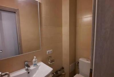 Apartament cu 3 camere decomandat în Nicolina