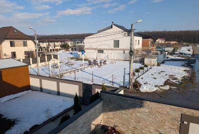 Casă individuală cu 6 camere cu Canalizare în Central - 40