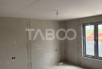 Casa individuala cu 4 camere pe un singur nivel in Sura Mica - 3