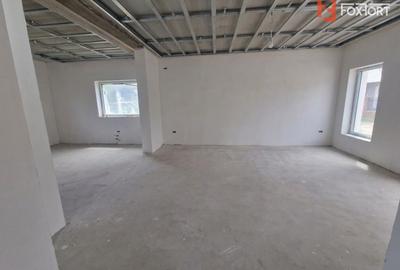 Duplex cu 4 camere cu Canalizare în Moșnița Veche
