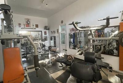 Spațiu comercial, de 135 mp, în Central - 4