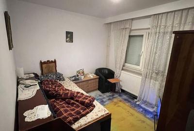 Apartament cu 3 camere decomandat în Valea Rosie - 5
