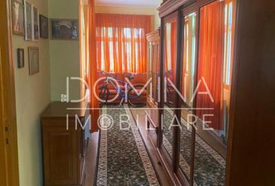 Casa tradi?ionala, in centrul satului Polovragi - 10