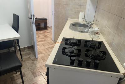 Garsoniera , zona ultracentrala - Piata Moldovei , et 3/4 , - 12