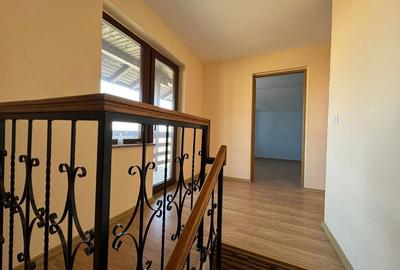 Casă cu 4 camere în Radu Negru