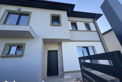 Casă cu 4 camere cu Teren 300 Mp în Central - 2