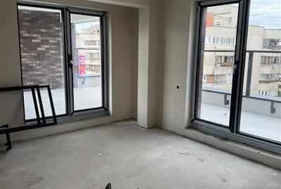 Apartament cu 2 camere semidecomandat în Mărăști
