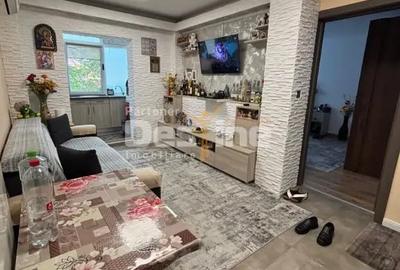 Apartament cu 3 camere semidecomandat în Giulești