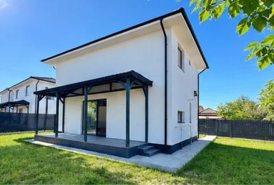 Casă cu 4 camere în Uiasca