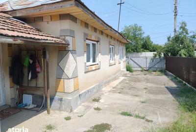 Casă cu 4 camere cu Teren 80 Mp în Gherghița