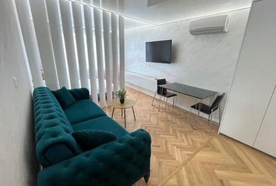 Apartament cu 3 camere semidecomandat, mobilat în Central