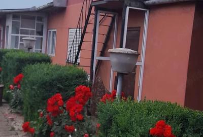 Casă cu 3 camere cu Teren 1550 Mp în Est