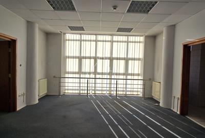 Spațiu comercial, de 1,432.2099609375 mp, în Central - 4