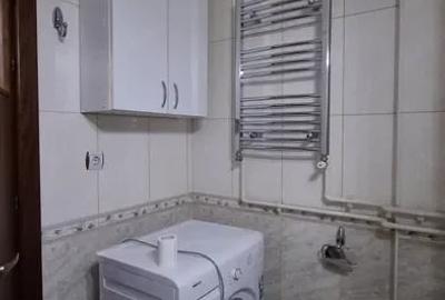 Garsonieră decomandată în Titan