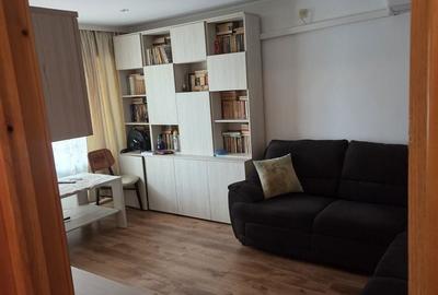 Apartament cu 3 camere decomandat în Dacia