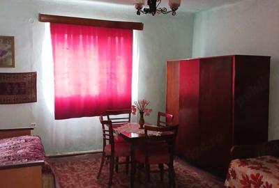 Casă cu Teren 1189 Mp în Central