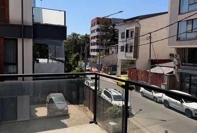 Apartament cu 3 camere semidecomandat în Crângași
