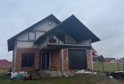 Casă individuală cu 5 camere cu Garaj în Marginea