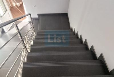 Casă cu 9 camere cu Canalizare în Central - 6