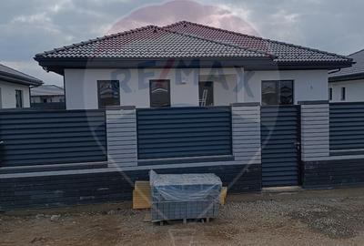 Casă cu 4 camere în Central