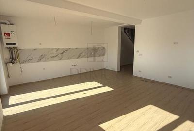 Casă cu 4 camere în Moșnița Veche