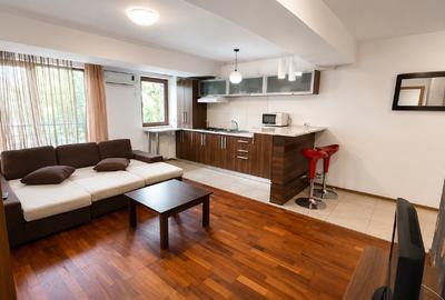 Apartament cu 2 camere decomandat, mobilat în Central
