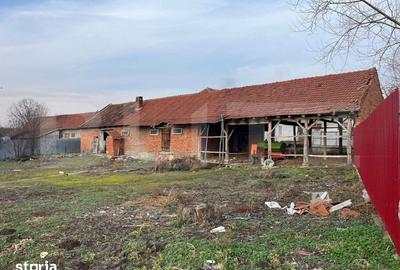 Casă cu 3 camere cu Teren 3000 Mp în Central