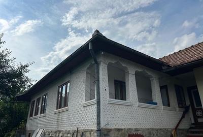Casă cu 4 camere în Secăria