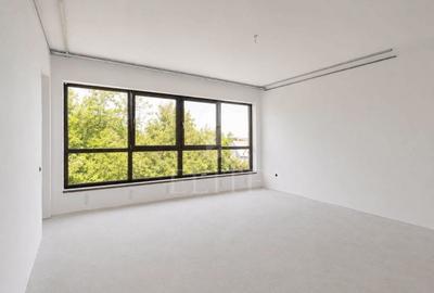 Apartament cu 3 camere semidecomandat în Andrei Mureșanu