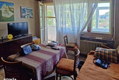 Apartament cu 3 camere semidecomandat în Crângași