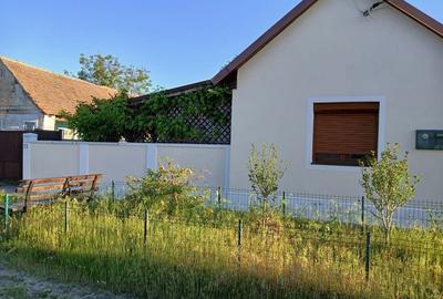 Casă în Sâmbăteni
