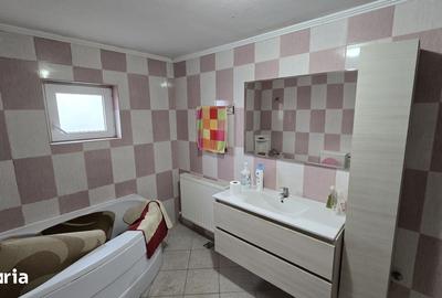 Casă cu 4 camere cu Teren 1000 Mp în Central