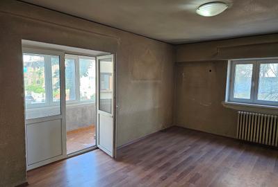 Apartament cu 3 camere decomandat în 1 Mai - 2