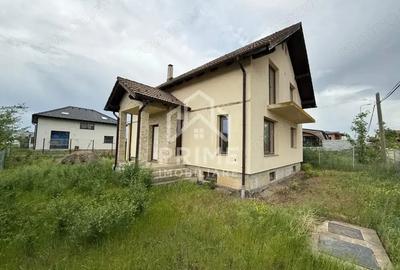 Casă cu 4 camere cu Teren 357 Mp în Central