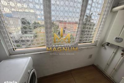 Apartament cu 3 camere semidecomandat în Republicii