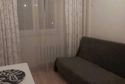Apartament cu 3 camere semidecomandat în Ștefan cel Mare