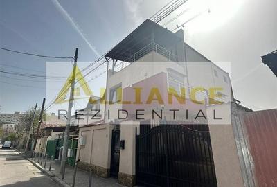 Casă cu 4 camere în Berceni