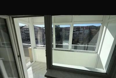 Apartament cu 3 camere decomandat în Central - 3