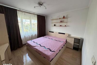 Apartament cu 3 camere decomandat în Rovine