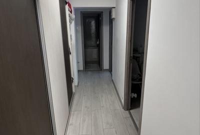 Apartament cu 4 camere semidecomandat în Apusului