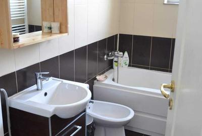 Apartament cu 3 camere semidecomandat în Central