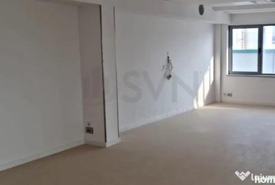 Spațiu comercial, de 240 mp, în Central