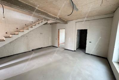 Duplex cu 4 camere cu Canalizare în Moșnița Nouă
