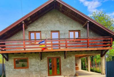 Casă cu 4 camere în Cârlig