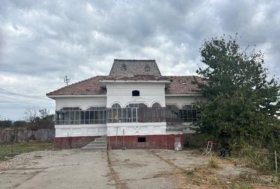 Casă cu 3 camere cu Teren 3221 Mp în Orlești