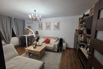 Apartament cu 4 camere decomandat în Drumul Taberei