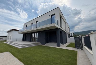 Casă individuală cu 5 camere cu Teren 400 Mp în Cetate