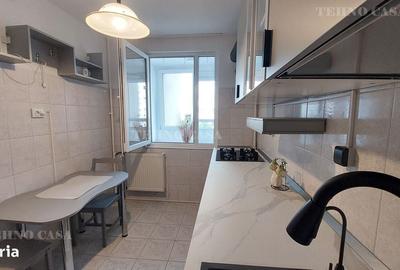 Apartament cu 3 camere decomandat în Titan