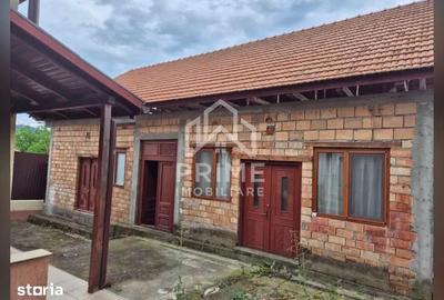 Casă cu 4 camere cu Teren 500 Mp în Central