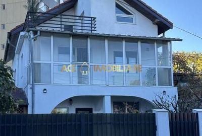 Casă cu 4 camere în Berceni - 1